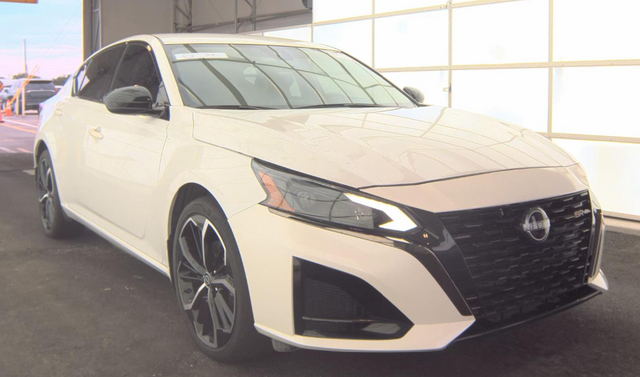 2024 Nissan Altima 2.5 SR in Pearl White Tricoat — front three-quarter view