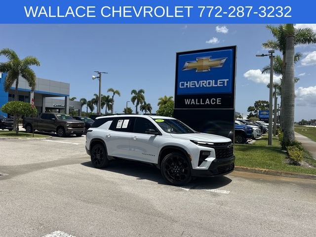2026 Chevrolet Traverse RS in Polar White Tricoat — front three-quarter view